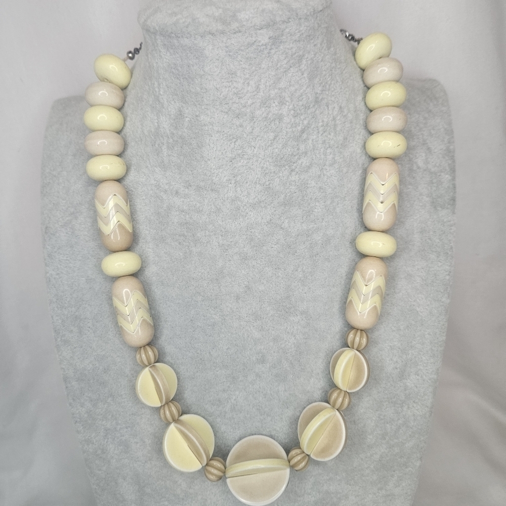 VTG 80s Cream Tan Geometric Resin Chunky Beaded Statement Necklace Chevron Disc